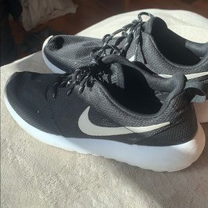 nike roshe sneakers